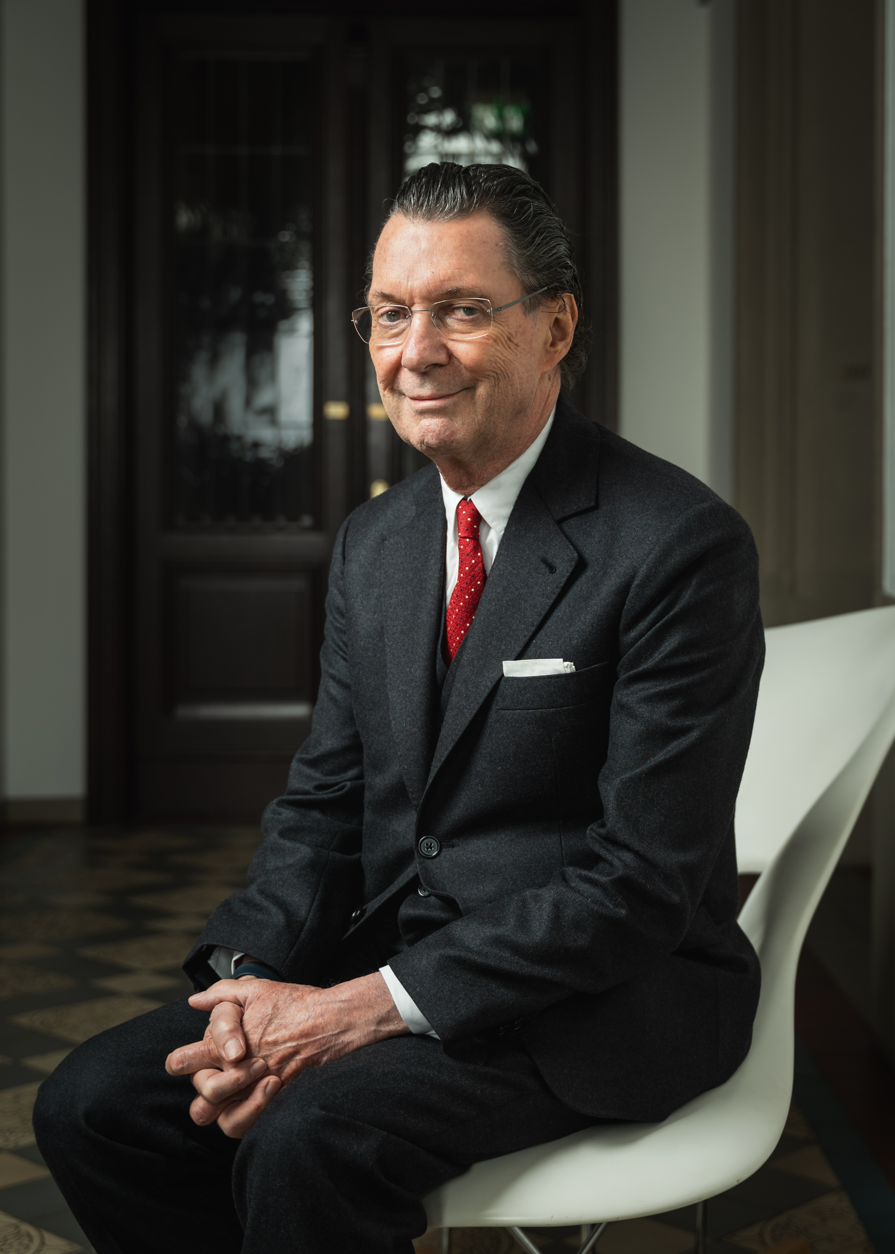 Martin Suter Portrait Blitz Schweiz Anzug Literatur