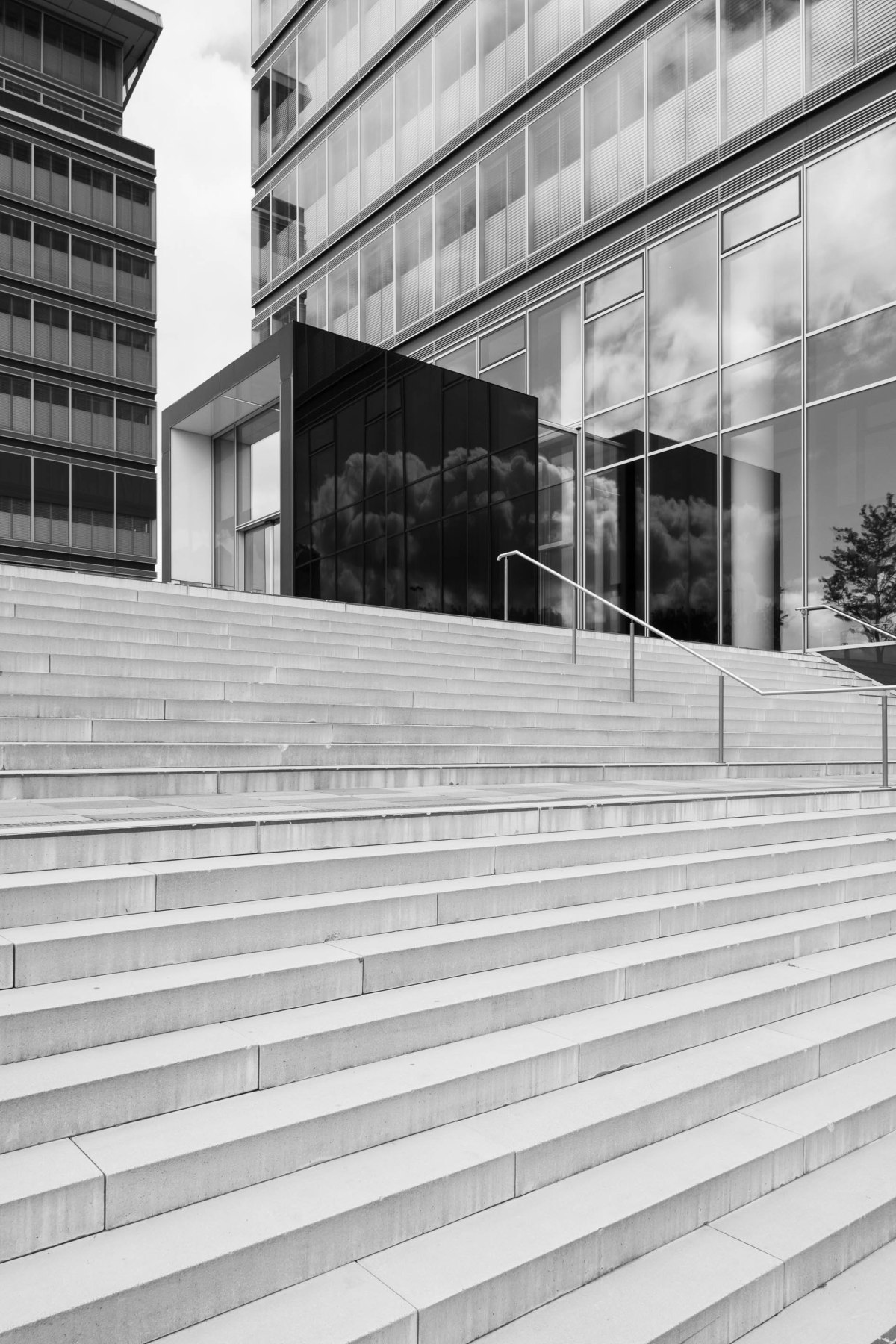 Lanxess Tower Köln Treppe Schwarz Weiss Architekturfotografie Köln