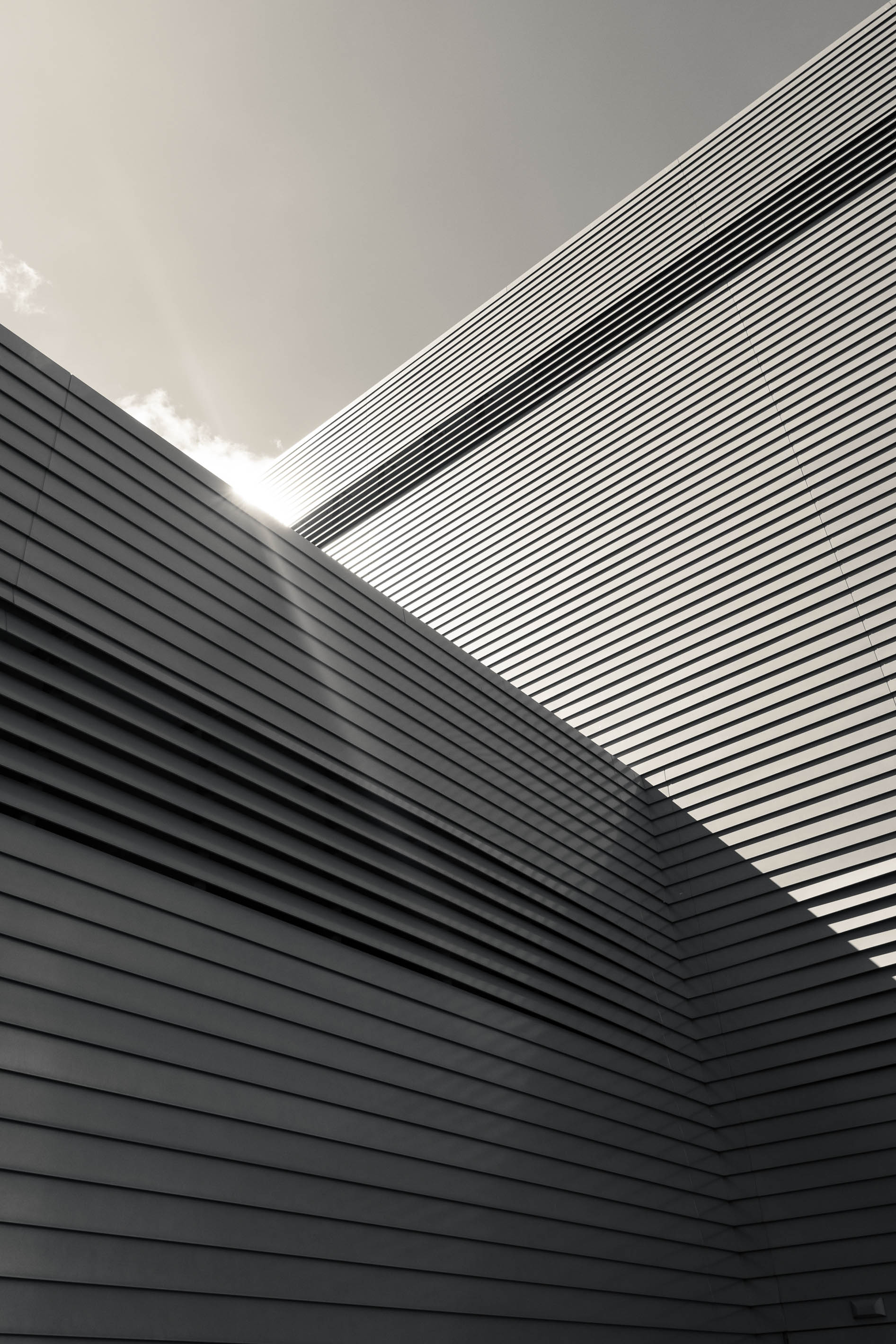 Lanxess Tower Köln Wand Schatten Schwarz Weiss Architekturfotografie Köln