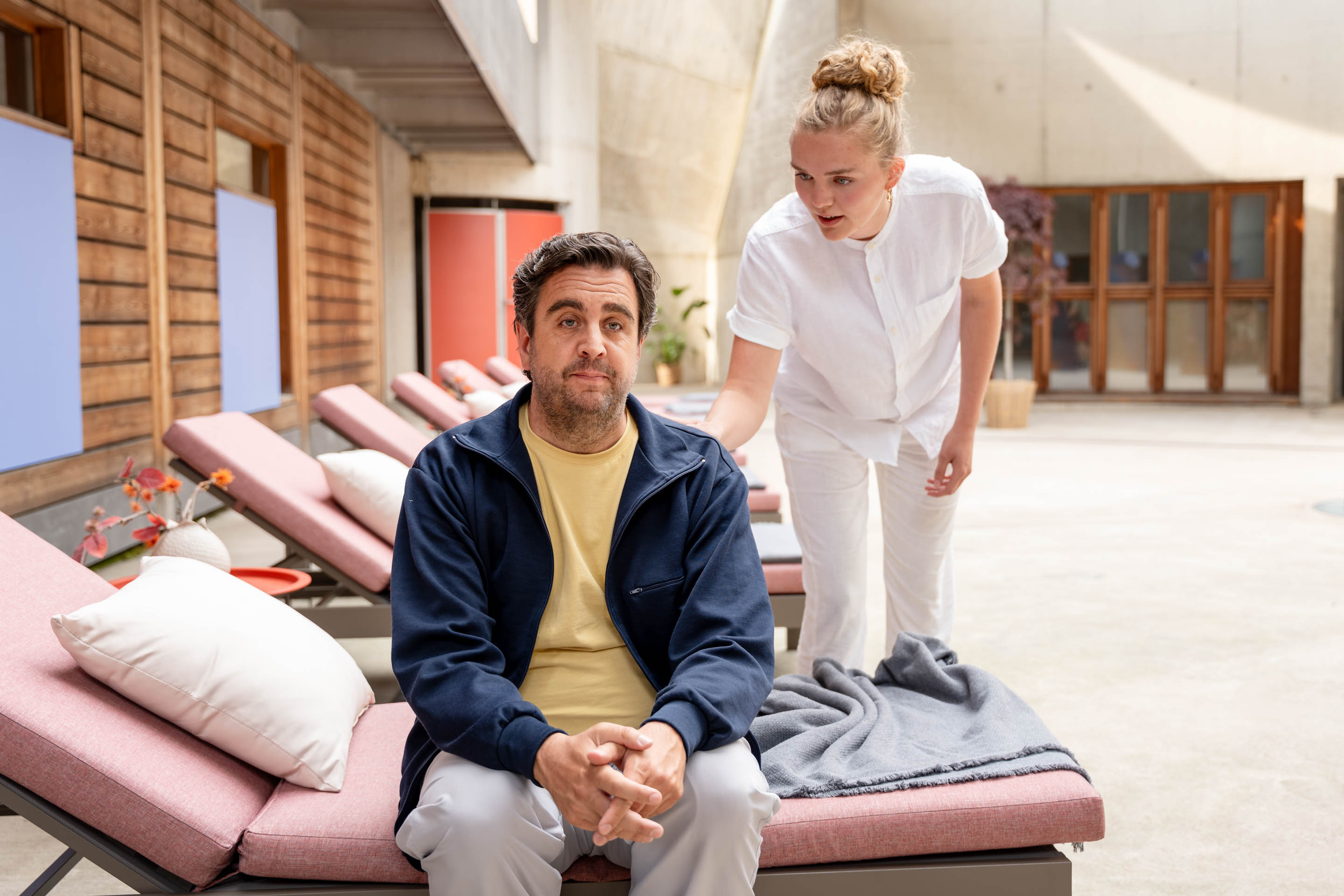 Bastian Pastevka , Perfekt Verpasst, Standfoto, Still
Pressefoto Bastian Pastevka , Perfekt Verpasst, Standfoto, Still
Pressefoto