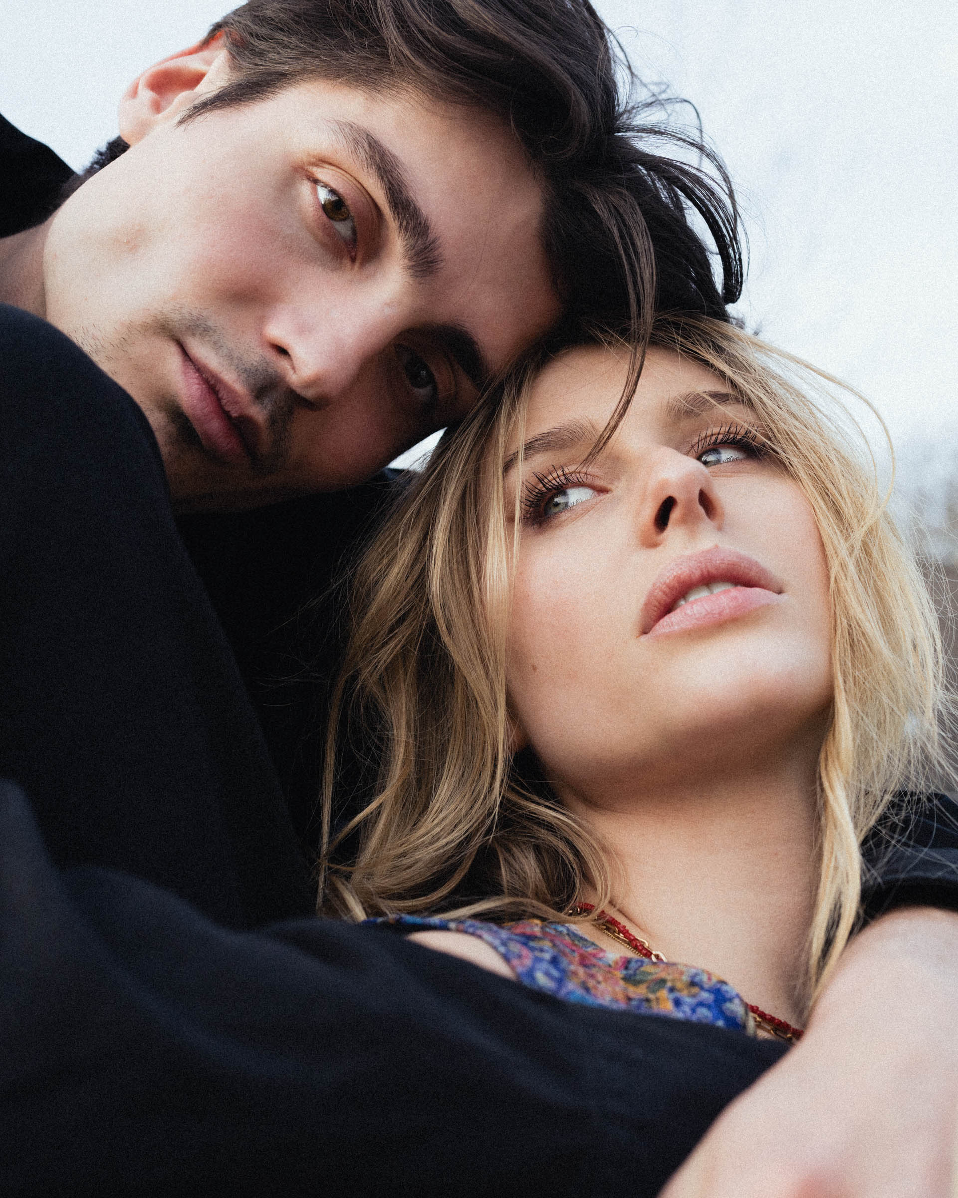 Olivia und Bene Couple Fotoshoot Paar Hochzeit Editorial Köln Fotografie Michael Kötschau