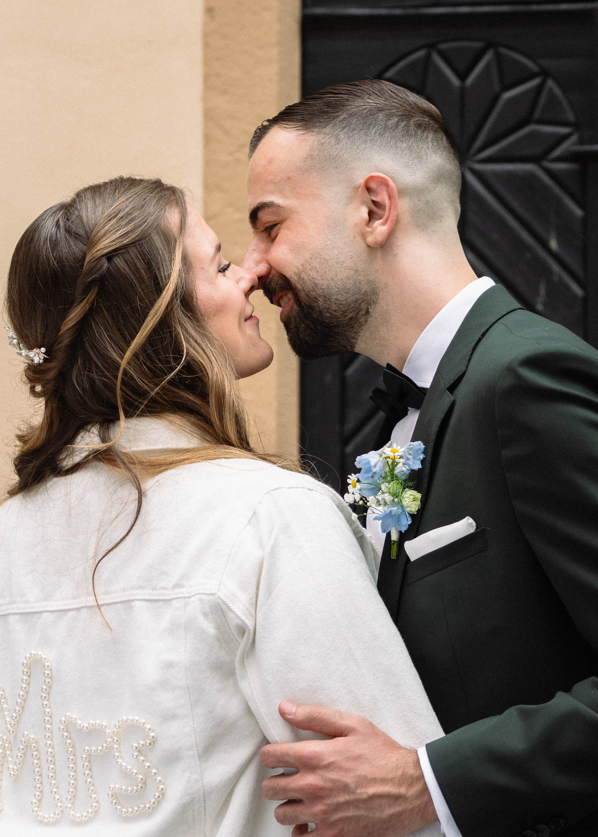 Hochzeitsfotograf Köln Hochzeitsfotografie Köln Heiraten Köln Hochzeit / Hochzeiten Brautpaar / Braut / Bräutigam Reportagefotografie Emotionale Hochzeitsbilder Standesamt / Kirche / Freie Trauung