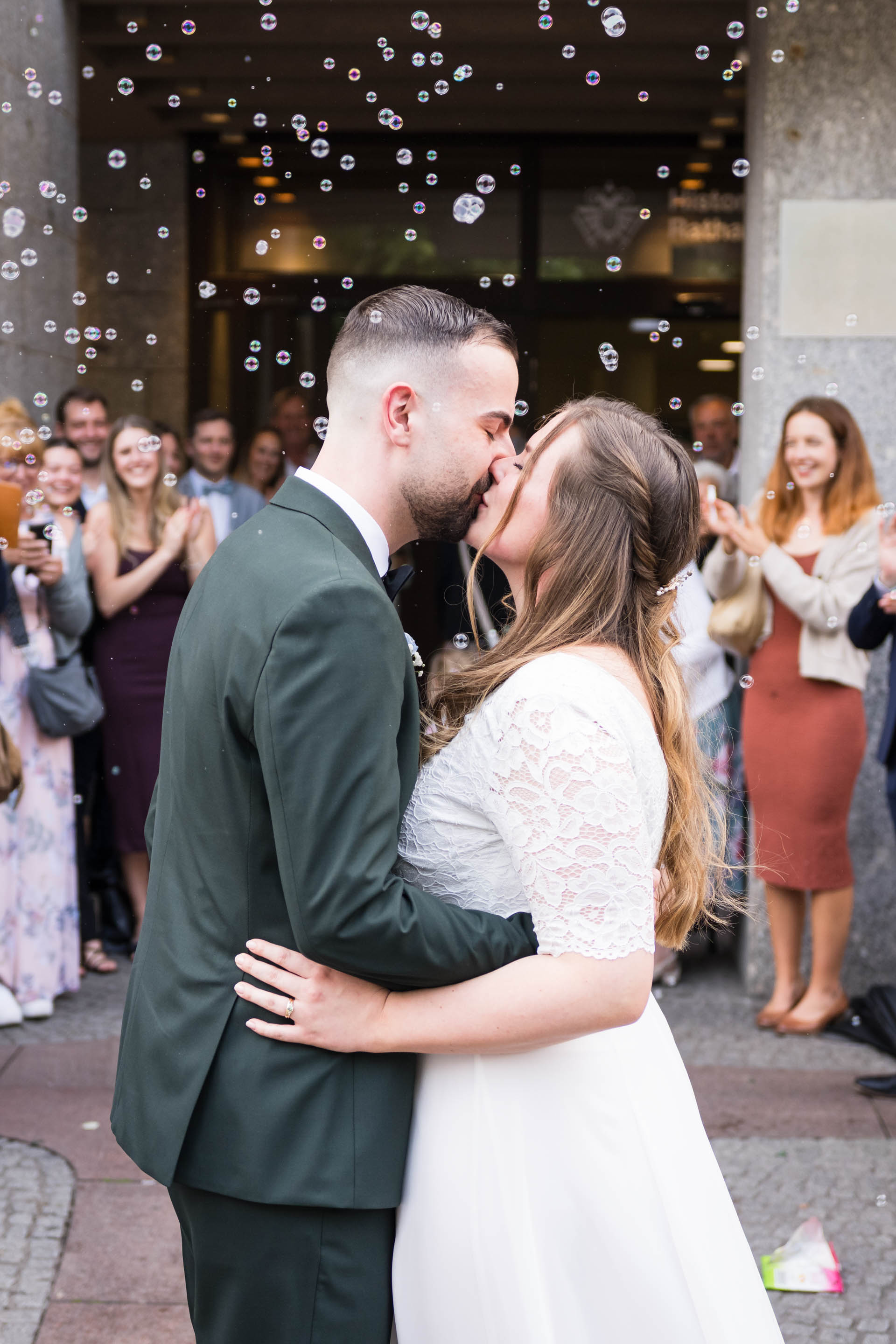 Hochzeitsfotograf Köln Köln Köln-Mülheim Bonn / Düsseldorf / Rheinland Standesamt Köln Hochzeitsfotografie Köln Heiraten Köln Hochzeit / Hochzeiten Brautpaar / Braut / Bräutigam Reportagefotografie Emotionale Hochzeitsbilder Standesamt / Kirche / Freie Trauung