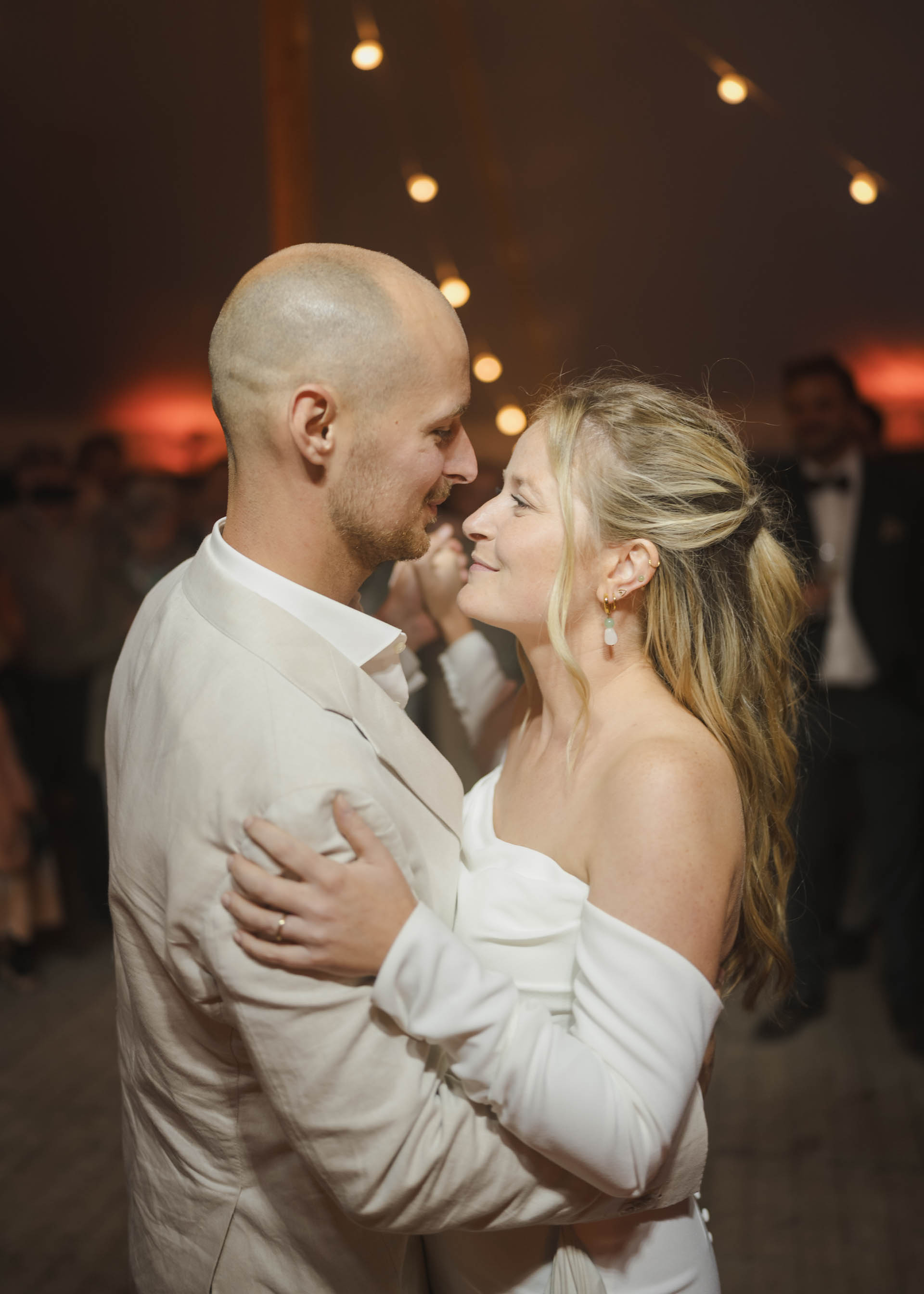 Hochzeitsfotograf Köln Köln Köln-Mülheim Bonn / Düsseldorf / Rheinland Standesamt Köln Hochzeitsfotografie Köln Heiraten Köln Hochzeit / Hochzeiten Brautpaar / Braut / Bräutigam Reportagefotografie Emotionale Hochzeitsbilder Standesamt / Kirche / Freie Trauung