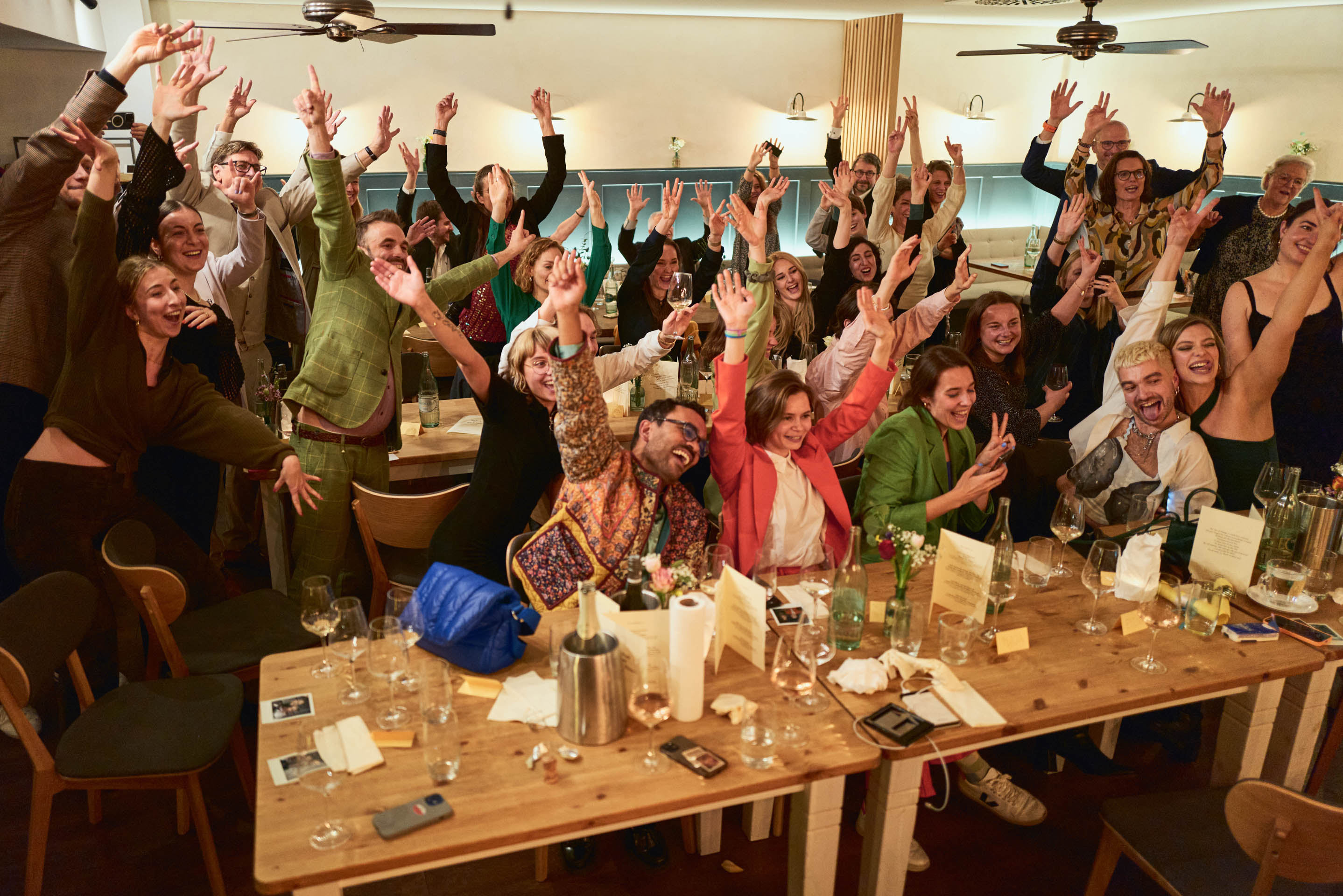 Hochzeitsfotograf Köln 
Hochzeit Gruppenfoto Belgischer Hof 
Rheinland