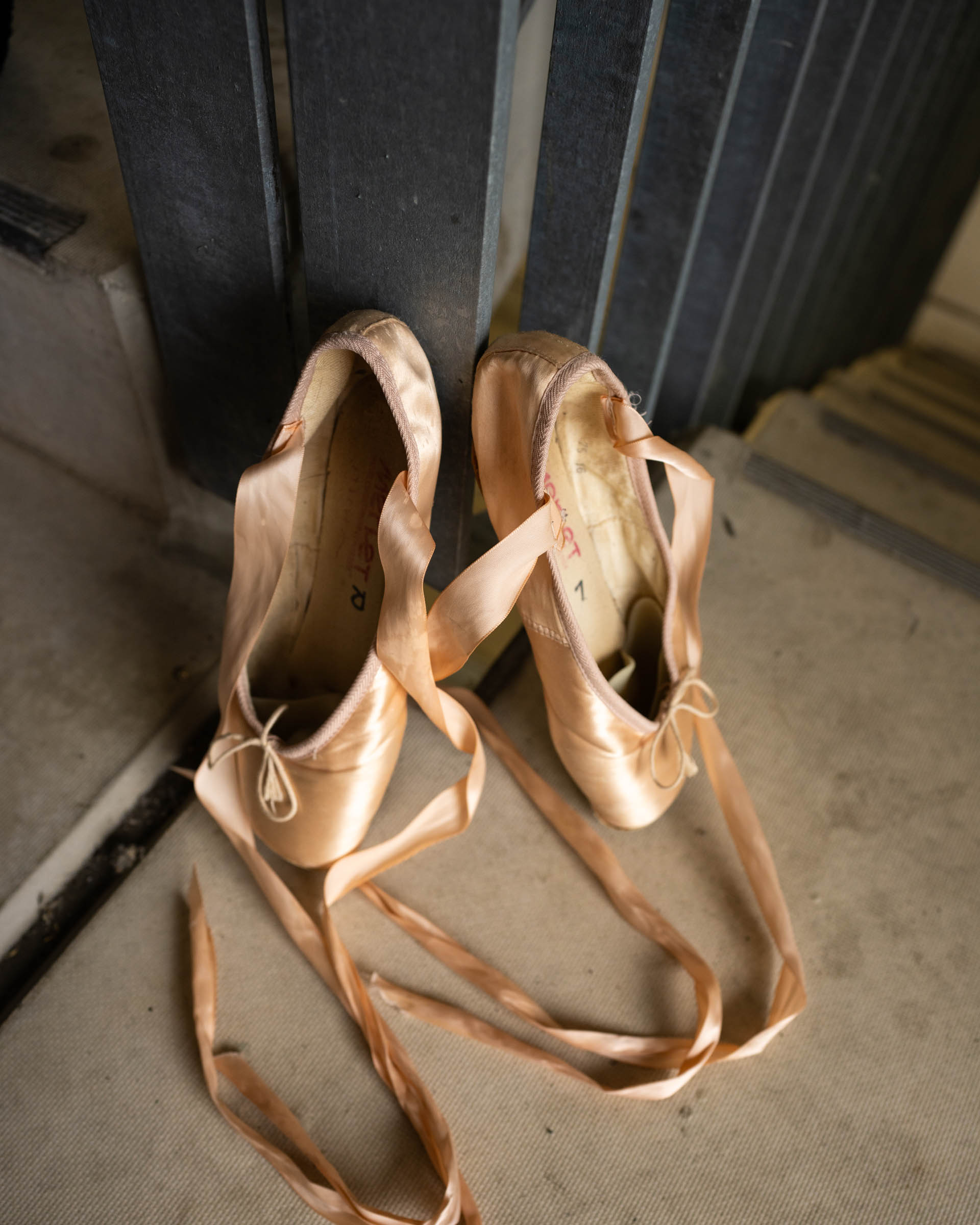 Porträtfotografie Köln
Tanzshooting 
Carlswerk Köln
Detailfoto Ballettschuhe 