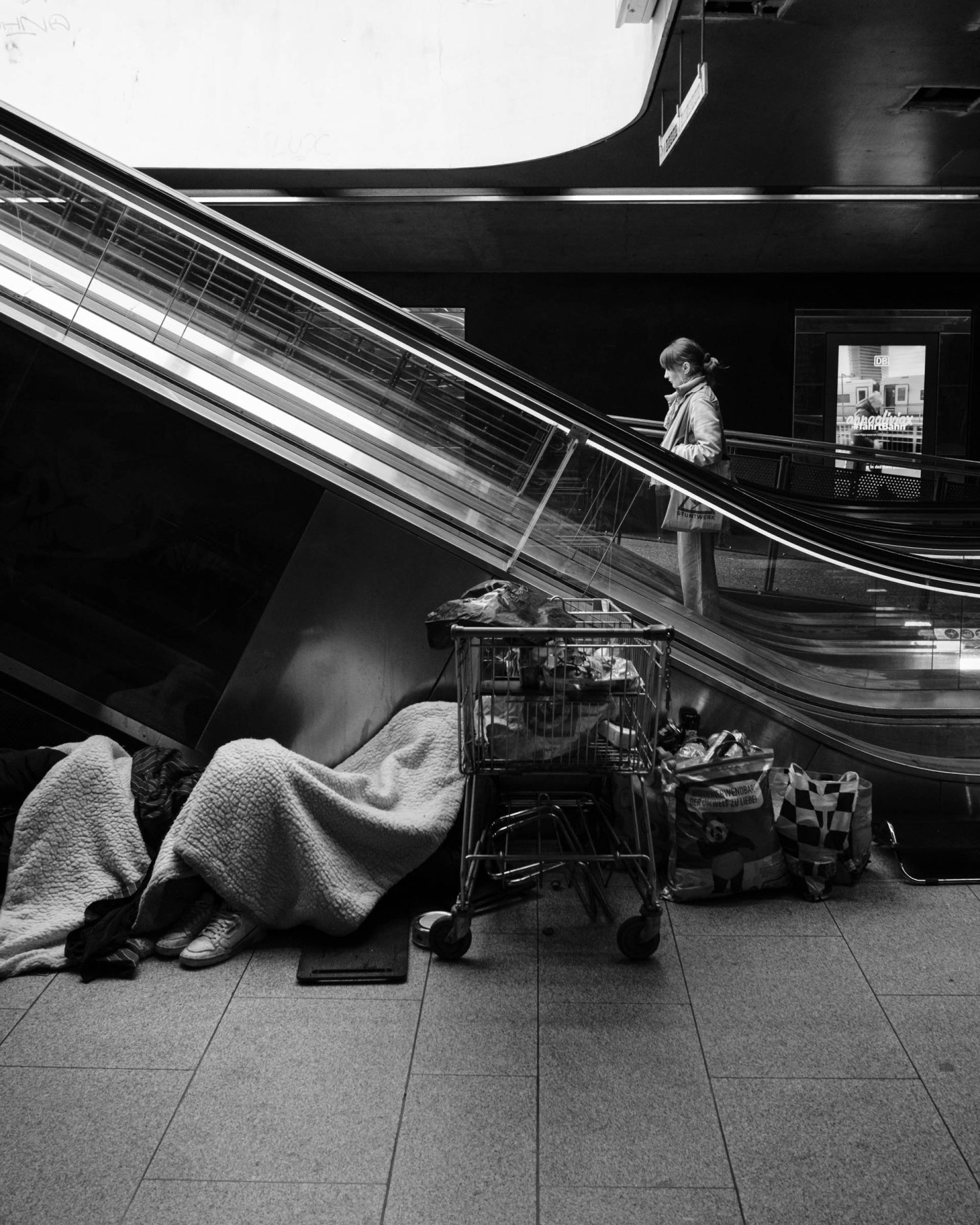 Köln Mülheim Streetfotografie Köln Schwarzweiss Fotografie Köln Wiener Platz Dokumentationsfotografie Köln